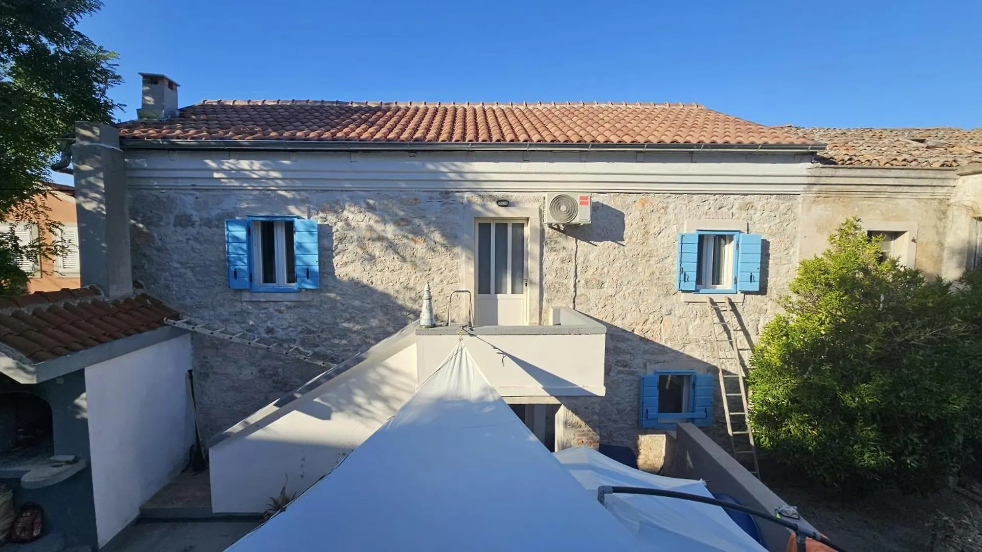 בית נופש הוילה ולי ראט Punta Bjanca Stone House