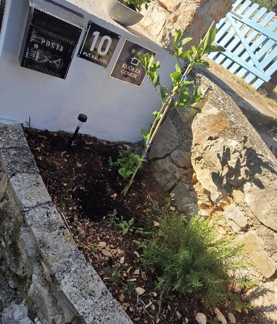בית נופש הוילה ולי ראט Punta Bjanca Stone House